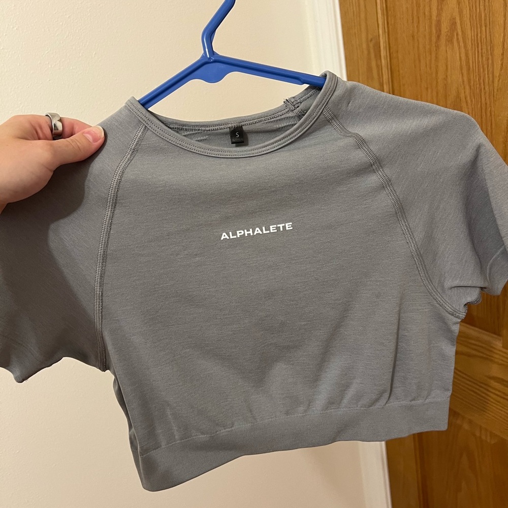 Alphalete Women's Slate Gray Crop Top